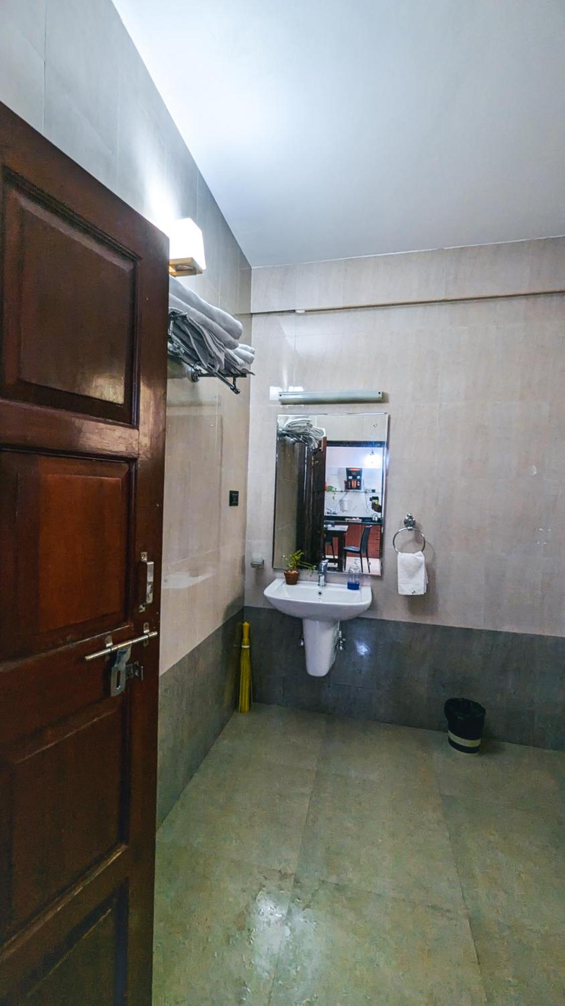 The First House By V3Homestay 4Bhk Private Pool Calangute Eksteriør billede