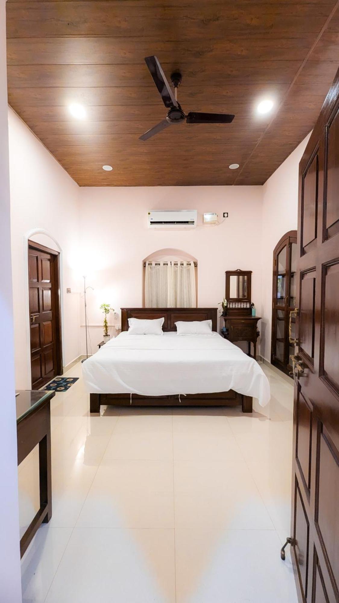 The First House By V3Homestay 4Bhk Private Pool Calangute Eksteriør billede