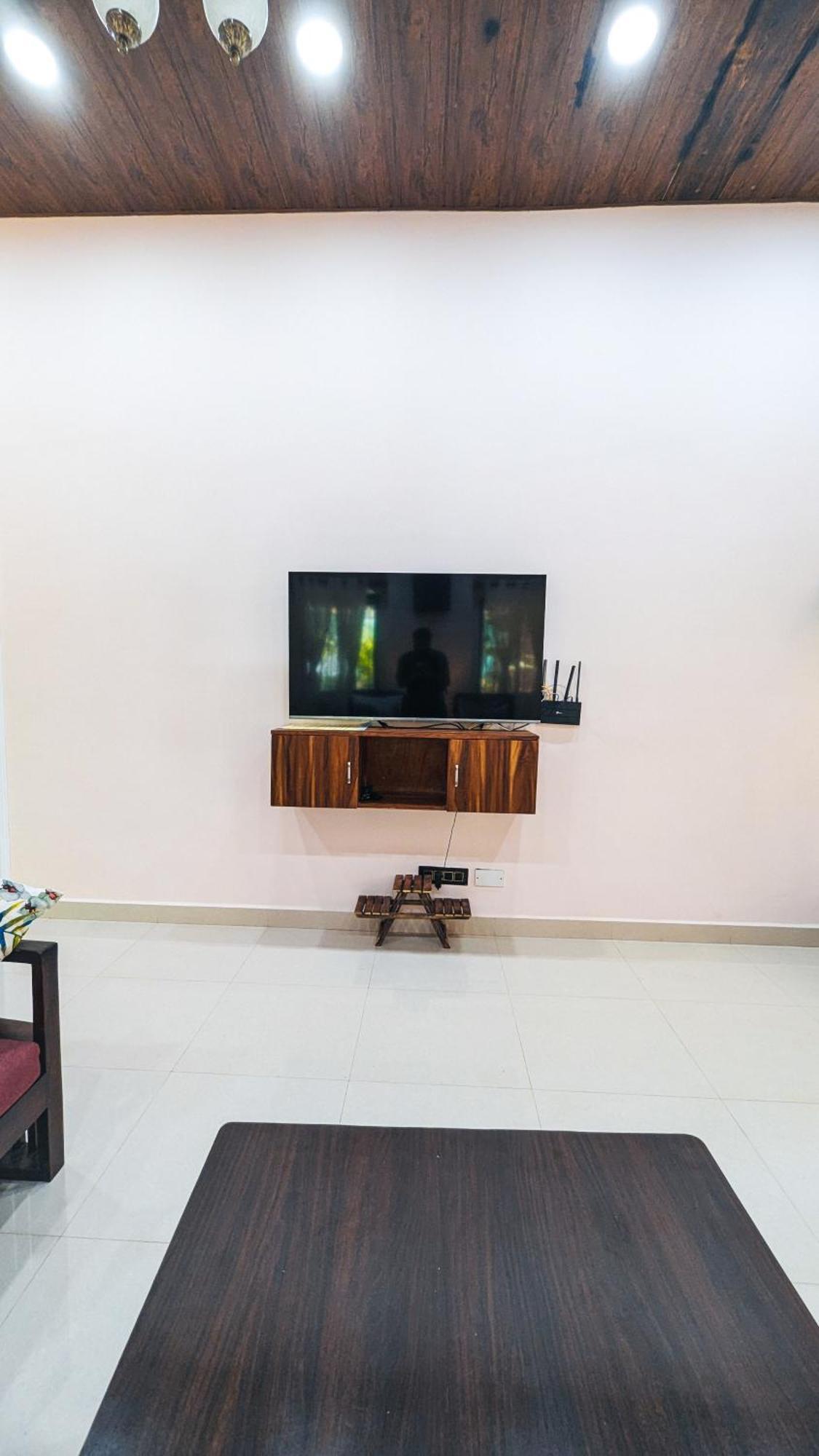 The First House By V3Homestay 4Bhk Private Pool Calangute Eksteriør billede