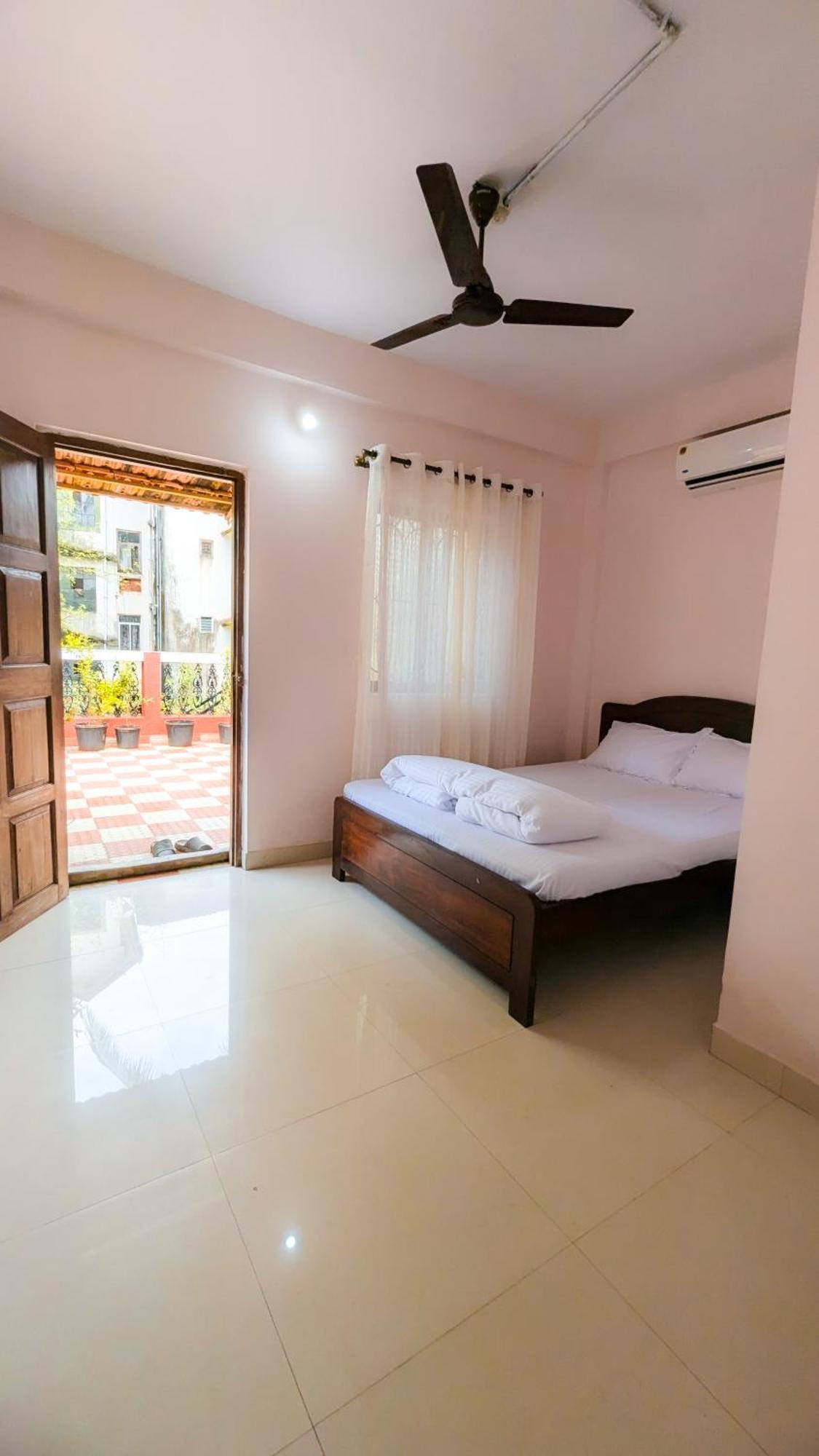 The First House By V3Homestay 4Bhk Private Pool Calangute Eksteriør billede